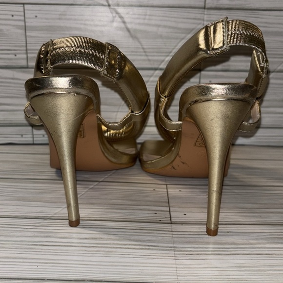 Pretty Little Thing Gold Wide Fit Toe Thong Tube Strap Heeled Sandals - Picture 4 of 7